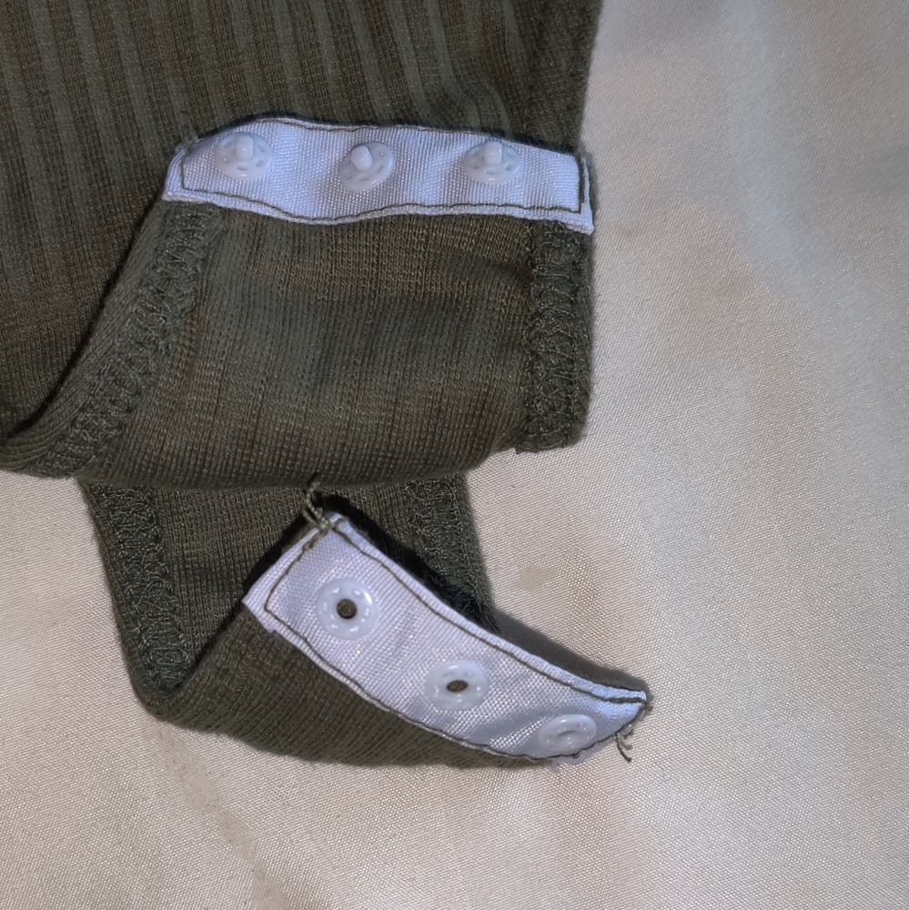 🏷️ 3/$15 SALE  Khaki Green bodysuit - Picture 6 of 9